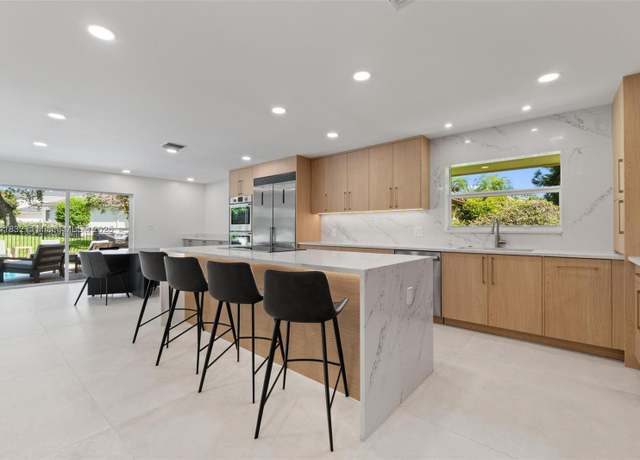 Property at 4246 Live Oak Blvd, Delray Beach, FL 33445, 5 beds, 4.5 baths