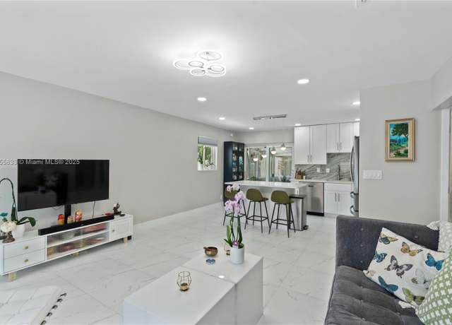 Property at 1031 SW 31st St, Fort Lauderdale, FL 33315, 3 beds, 2 baths