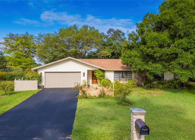 Property at 5201 SW 113th Ave, Davie, FL 33330, 3 beds, 2 baths
