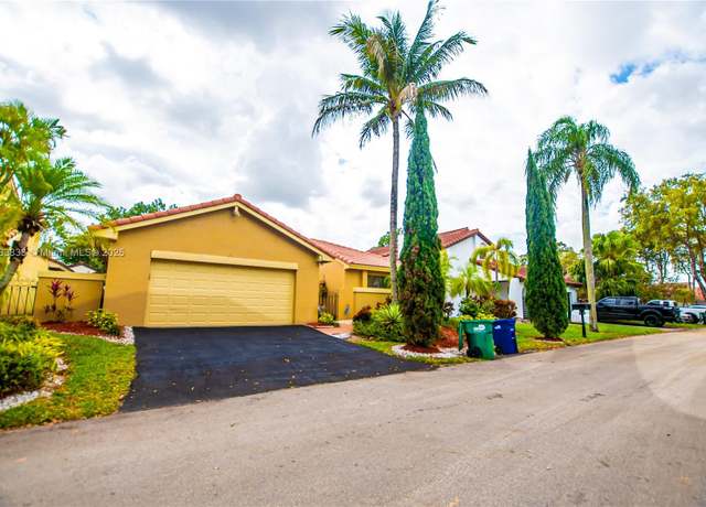 Property at 17411 NW 62 Ct, Hialeah, FL 33015, 3 beds, 2 baths