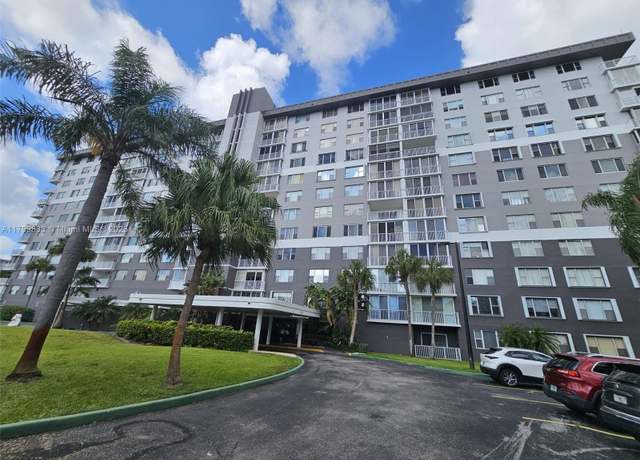 Property at 3850 Washington St #704, Hollywood, FL 33021, 1 bed, 1.5 baths