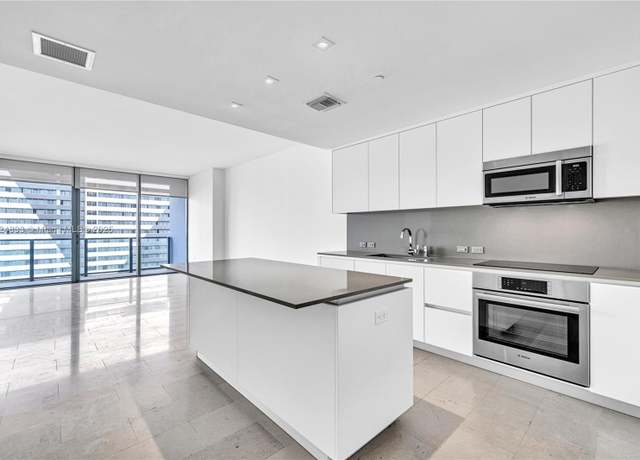Property at 88 SW 7th St #1006, Miami, FL 33130, 1 bed, 1.5 baths