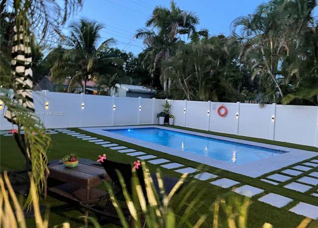 Property at 1551 Madison St, Hollywood, FL 33020, 2 beds, 2 baths
