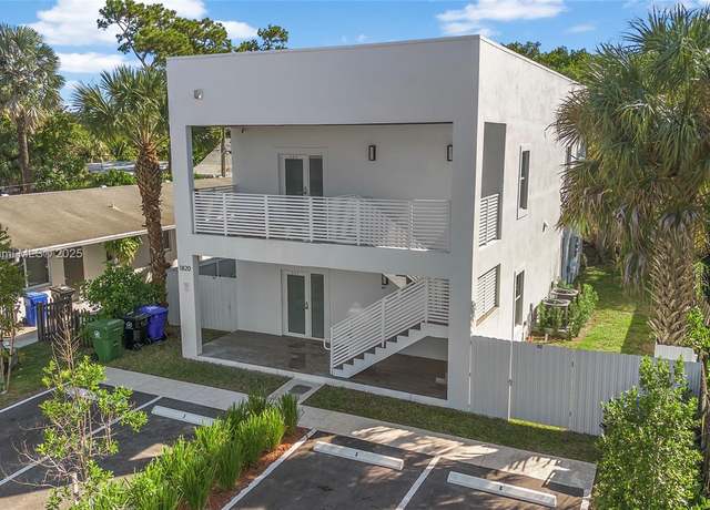 Property at 1820 SW 9th St, Fort Lauderdale, FL 33312, 12 beds, 8 baths
