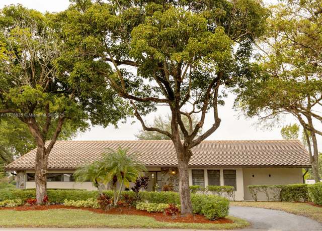 Property at 8491 Gatehouse Rd, Plantation, FL 33324, 4 beds, 3 baths