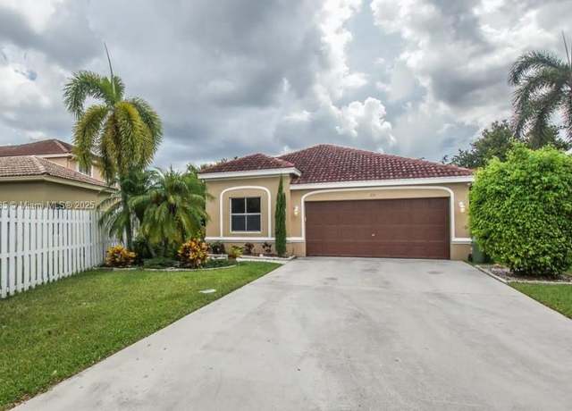 Property at 675 Maplewood Ct, Weston, FL 33327, 4 beds, 2 baths