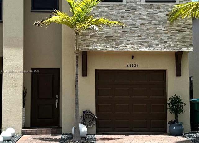 Property at 25423 SW 108th Ct, Homestead, FL 33032, 4 beds, 3.5 baths