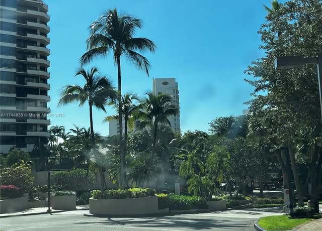 Property at 540 Brickell Key Dr #1226, Miami, FL 33131, 1 bed, 1.5 baths