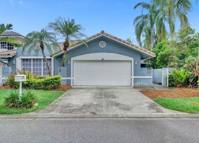 Property at 2092 Island Cir, Weston, FL 33326, 3 beds, 3 baths