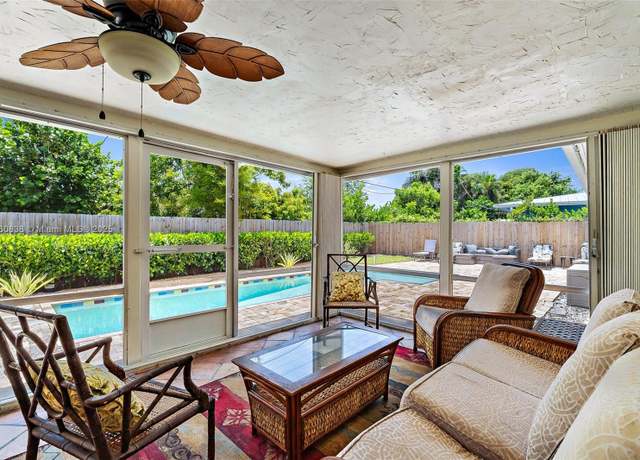 Property at 367 W Riverside Dr, Tequesta, FL 33469, 3 beds, 2 baths