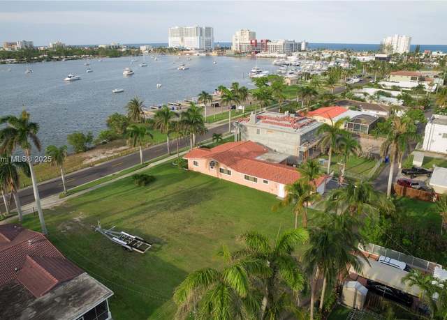 Property at 824 Polk St, Hollywood, FL 33019
