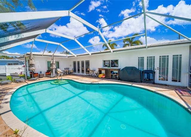 Property at 31 SE 12th St, Pompano Beach, FL 33060, 4 beds, 3 baths