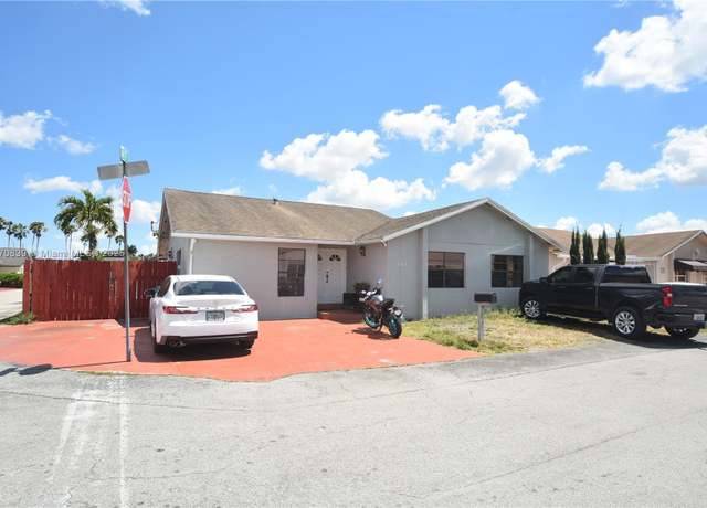 Property at 704 SW 97th Place Cir, Miami, FL 33174, 3 beds, 2 baths
