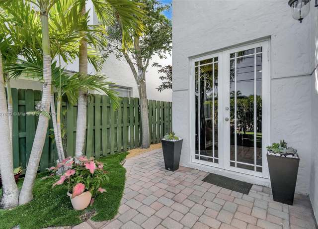 Property at 1110 SE 4th Ave, Fort Lauderdale, FL 33316, 3 beds, 2.5 baths