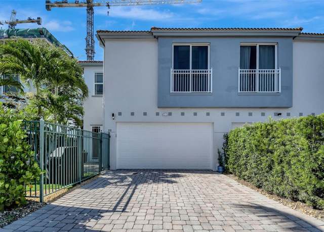 Property at 1110 SE 4th Ave, Fort Lauderdale, FL 33316, 3 beds, 2.5 baths