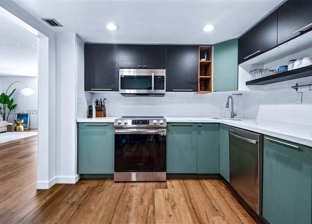 Property at 2750 NE 183rd St #1610, Aventura, FL 33160, 2 beds, 2 baths