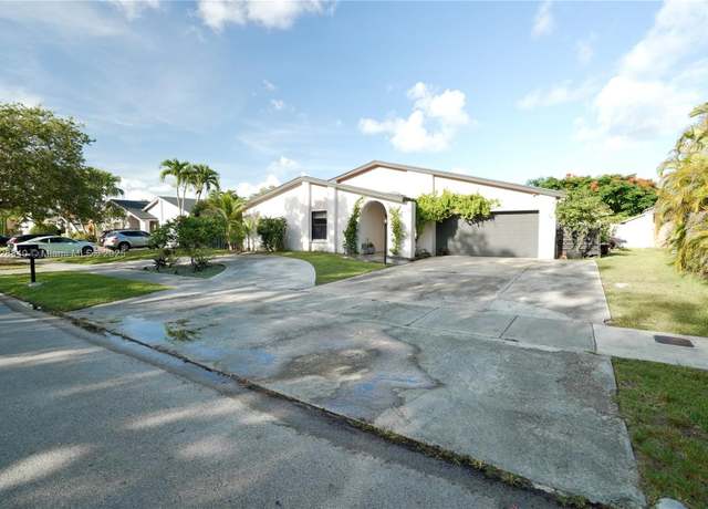 Property at 10605 SW 132nd Ct, Miami, FL 33186, 5 beds, 4 baths