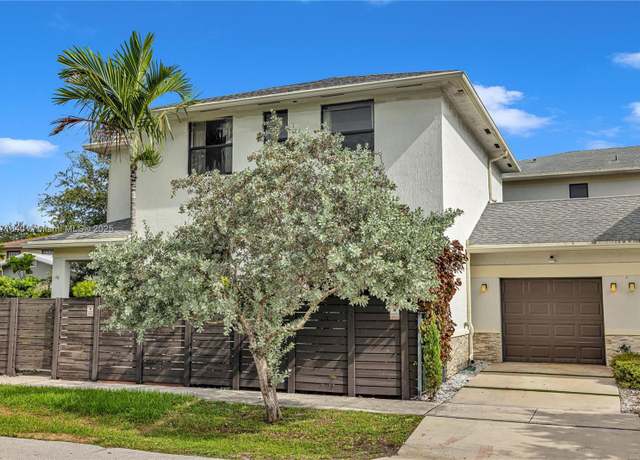 Property at 233 NE 11th St, Fort Lauderdale, FL 33304, 3 beds, 2.5 baths