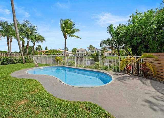 Property at 10596 SW 12th Mnr, Pembroke Pines, FL 33025, 3 beds, 2.5 baths