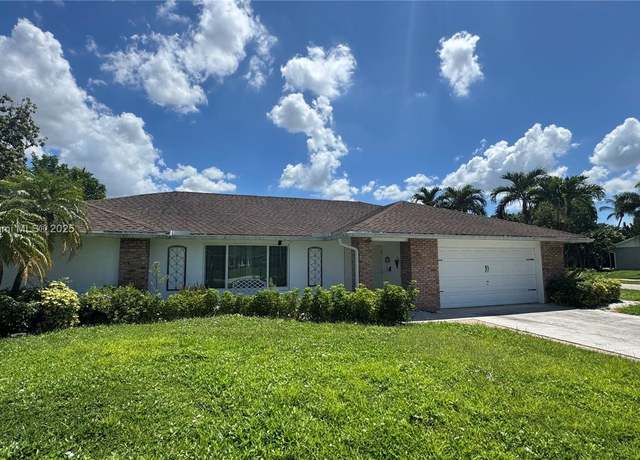 Property at 990 Hickory Trl, Wellington, FL 33414, 4 beds, 2 baths