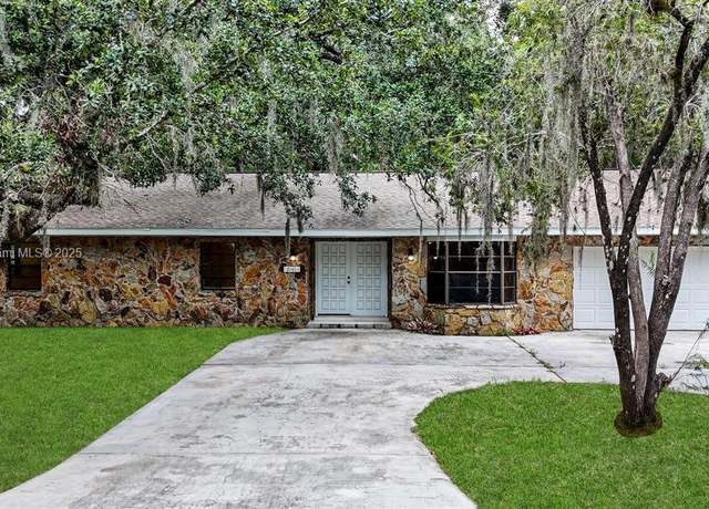 Property at 2141 Oak Breach Blvd, Sebring, FL 33875, 4 beds, 2.5 baths