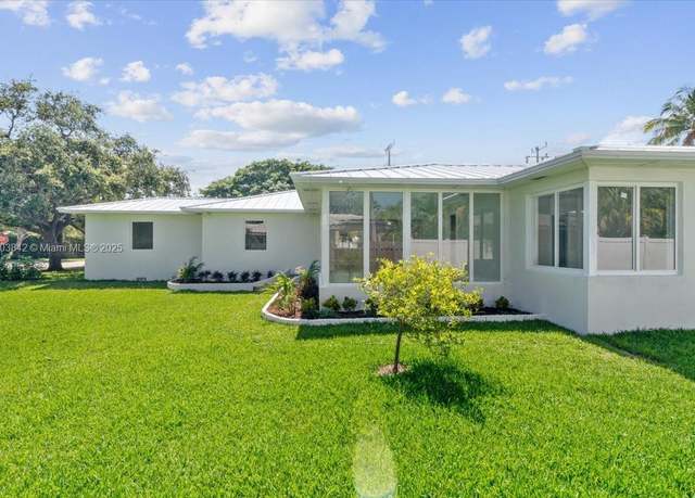 Property at 1459 Jefferson St, Hollywood, FL 33020, 3 beds, 2.5 baths