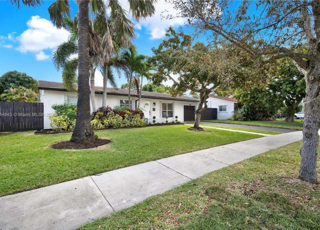 Property at 9312 SW 182nd St, Palmetto Bay, FL 33157, 4 beds, 3 baths