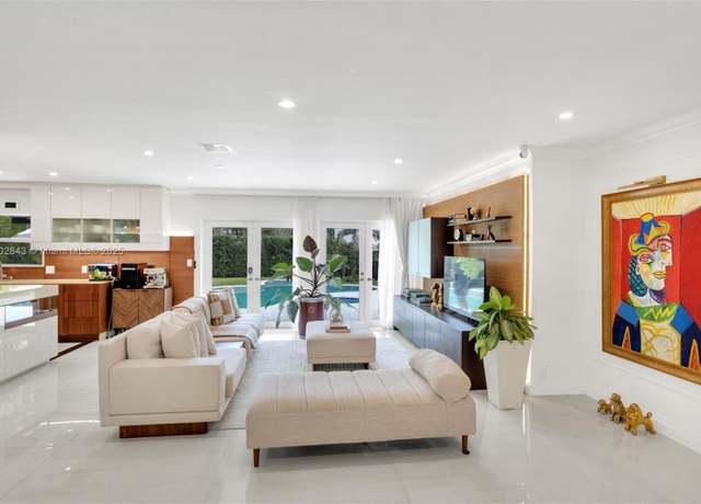 Property at 726 NE 17th Way, Fort Lauderdale, FL 33304, 4 beds, 2.5 baths