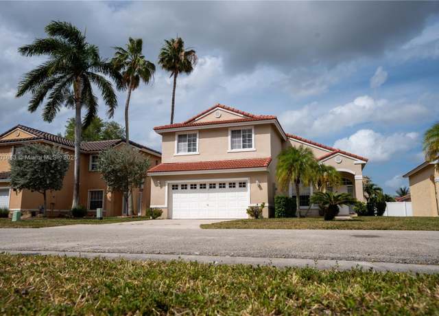 Property at 19121 NW 12th St, Pembroke Pines, FL 33029, 3 beds, 2.5 baths