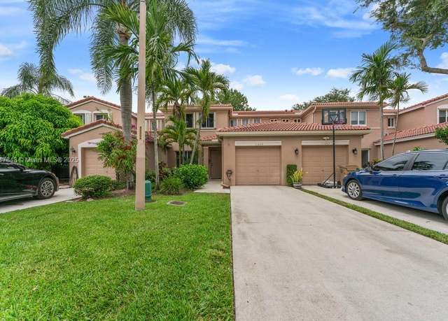 Property at 11045 SW 16th Mnr, Davie, FL 33324, 3 beds, 2.5 baths