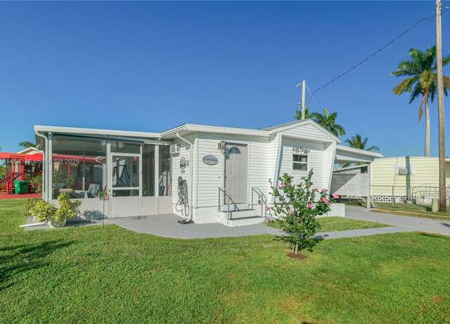 Property at 8501 SW 18th Ct, Davie, FL 33324, 3 beds, 2 baths