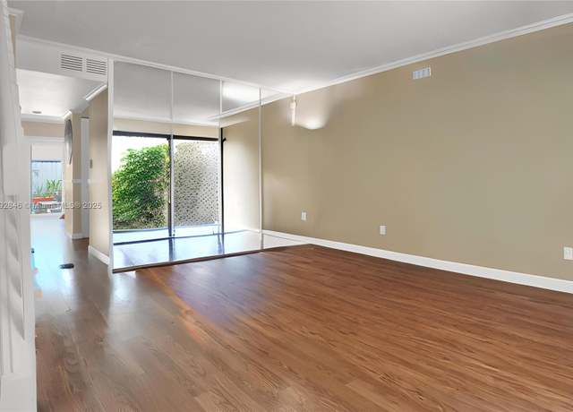 Property at 10194 SW 77th Ct, Miami, FL 33156, 2 beds, 1.5 baths