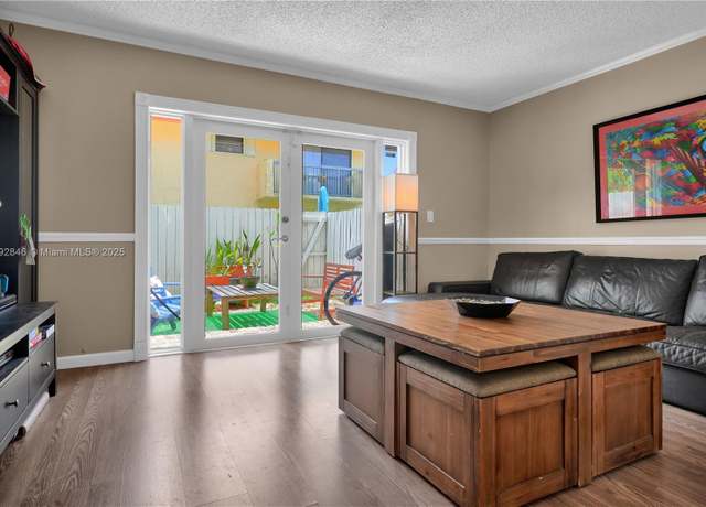 Property at 10194 SW 77th Ct, Miami, FL 33156, 2 beds, 1.5 baths