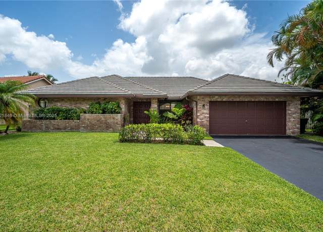 Property at 851 Altavista Ter, Davie, FL 33325, 4 beds, 2 baths