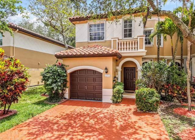 Property at 12752 SW 49th Ct, Miramar, FL 33027, 4 beds, 2.5 baths