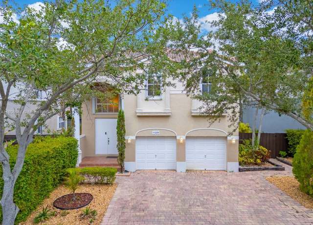 Property at 11229 NW 47th Ln, Doral, FL 33178, 4 beds, 2.5 baths