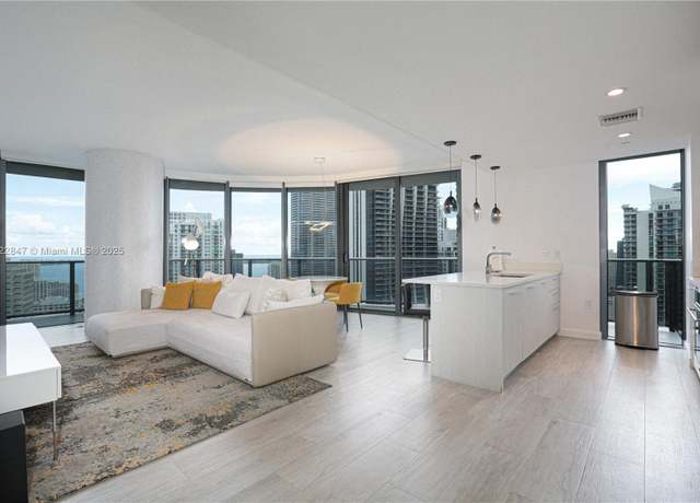Property at 45 SW 9th St #3403, Miami, FL 33130, 2 beds, 2.5 baths