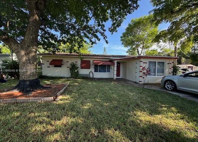 Property at 28 SE 8th St, Dania Beach, FL 33004, 3 beds, 2 baths