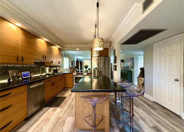 Property at 12850 SW 4th Ct Unit 301I, Pembroke Pines, FL 33027, 2 beds, 2 baths