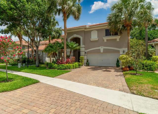 Property at 9065 Silver Glen Way, Lake Worth, FL 33467, 5 beds, 3 baths