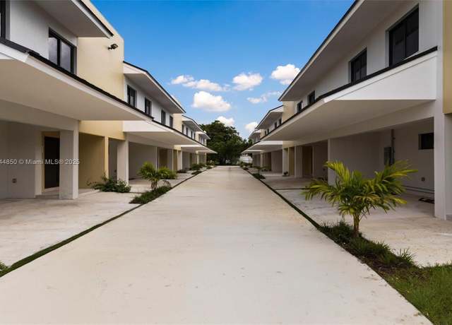 Property at 570 NW 7 #3, Florida City, FL 33034, 4 beds, 2.5 baths