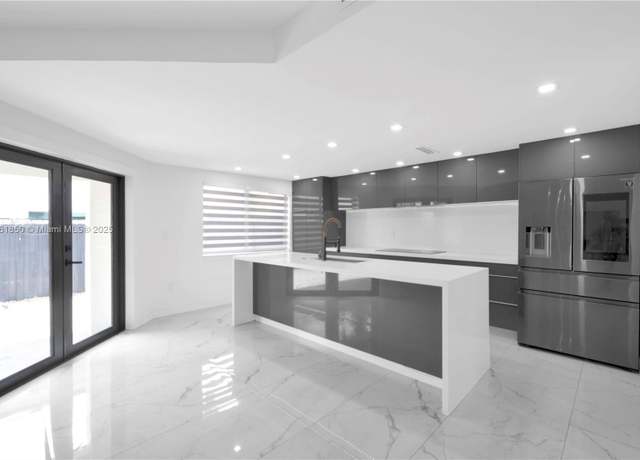 Property at 15712 SW 90th Ter, Miami, FL 33196, 4 beds, 4 baths