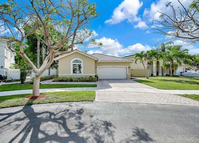 Property at 4643 NW 94th Pl, Doral, FL 33178, 3 beds, 2 baths