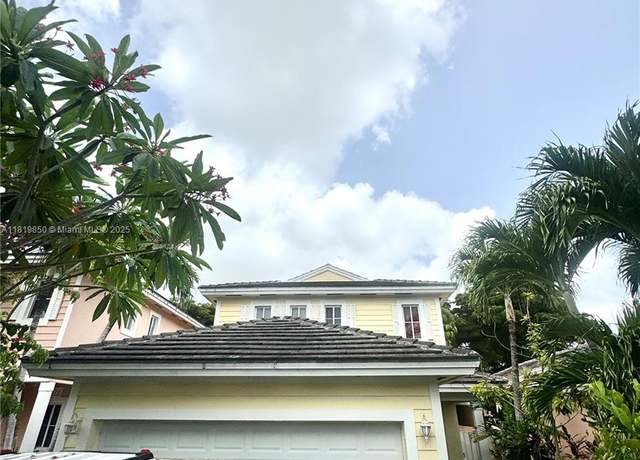 Property at 373 NE 35th Ave, Homestead, FL 33033, 5 beds, 3 baths