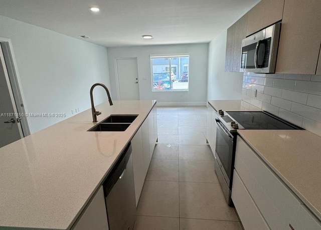 Property at 2555 NE 193rd St #2106, Miami, FL 33180, 3 beds, 2.5 baths