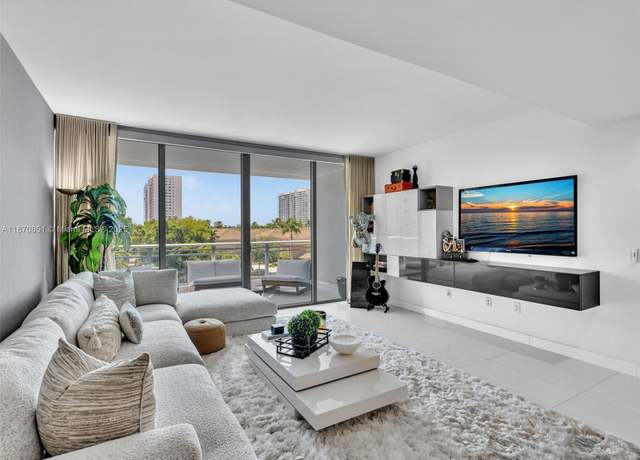 Property at 2950 NE 188th St #312, Aventura, FL 33180, 2 beds, 3 baths
