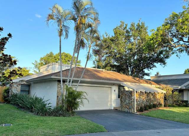 Property at 109 Kensington Rd, Hollywood, FL 33021, 3 beds, 3 baths