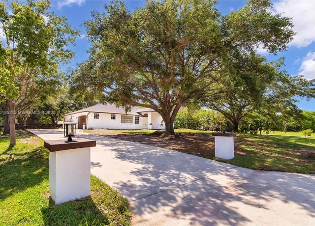 Property at 5530 SW 195th Ter, Southwest Ranches, FL 33332, 4 beds, 3 baths
