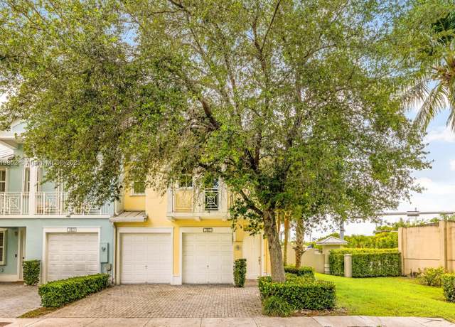 Property at 7411 NW 114th Ct, Doral, FL 33178, 4 beds, 3.5 baths