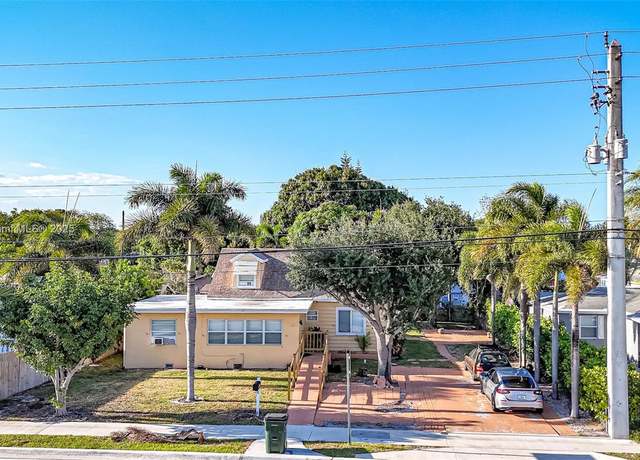 Property at 619 SW 10th St, Delray Beach, FL 33444, 5 beds, 2 baths